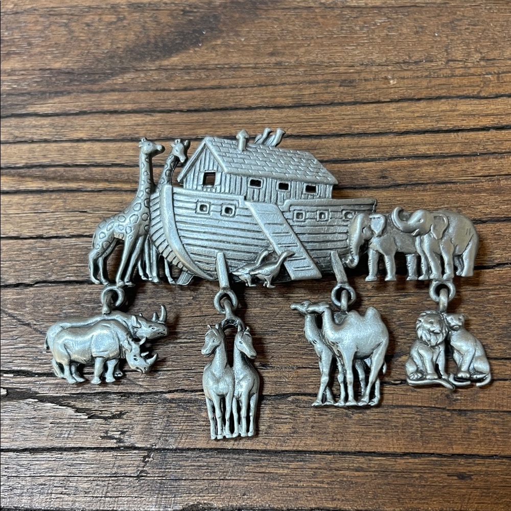 Vintage Noah’s Ark pin.
